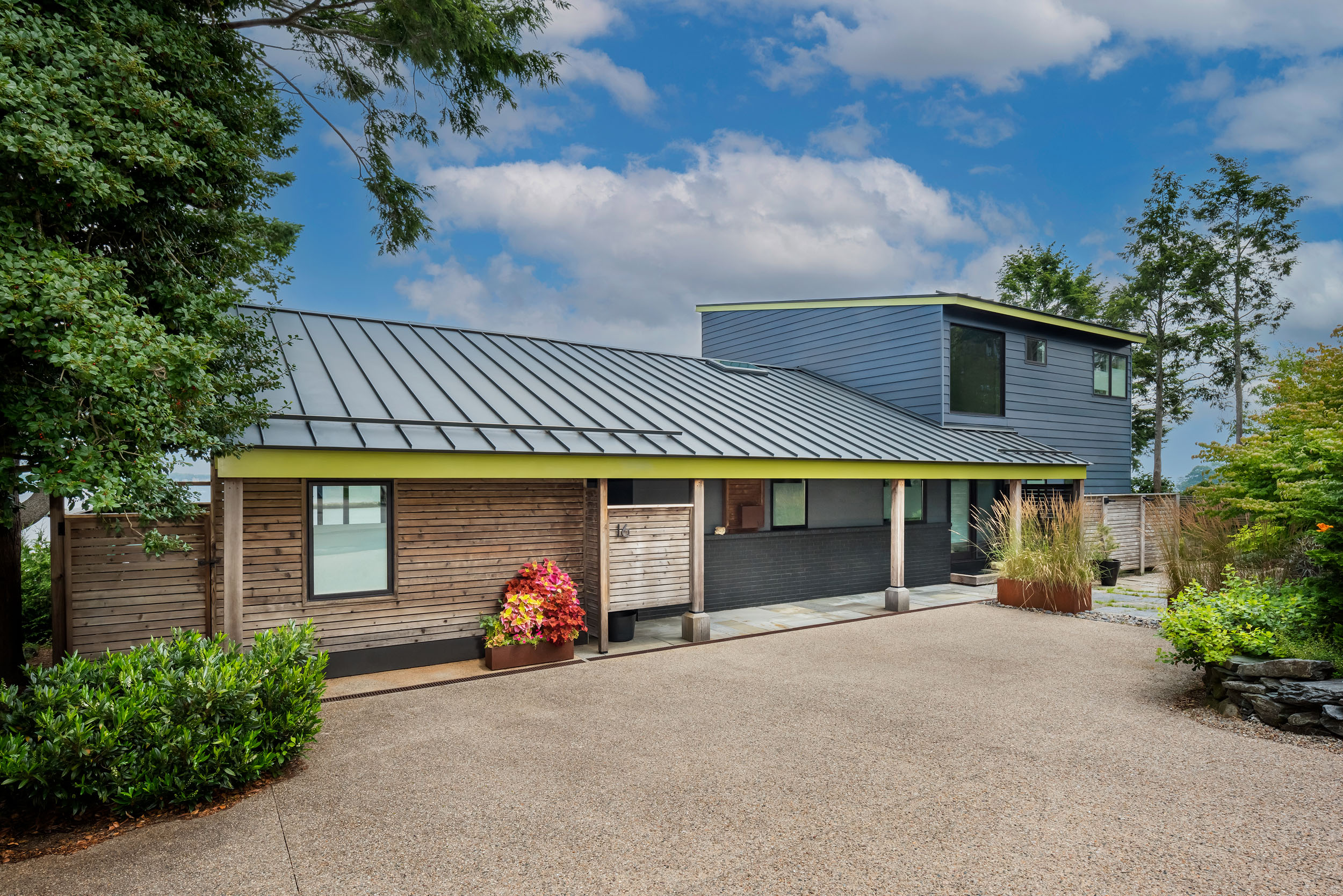 red-house-design-build-homepage-hero-230721_Red House_Water Front_Warwick__7178__MED